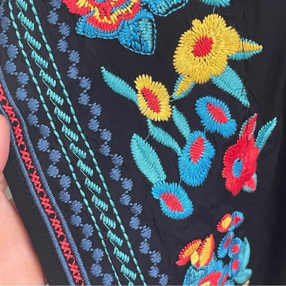 ANDREE women’s size Small Medium black embroidered poncho top boxy boho - Picture 4 of 11